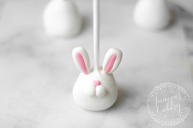 Make these cute bunny cake pops