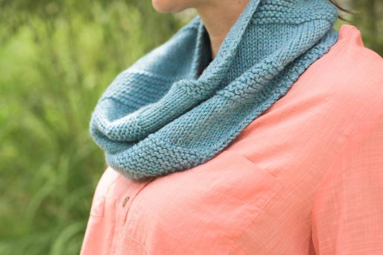 Simple Bias Cowl Knitting Pattern