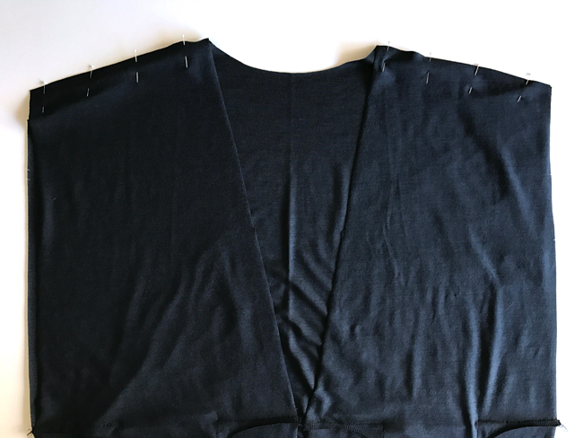 Cardigan shoulder seams