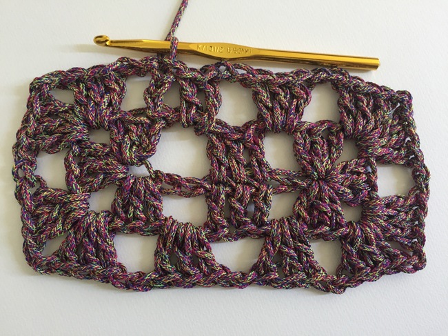 crochet granny rectangle round 2, step 7