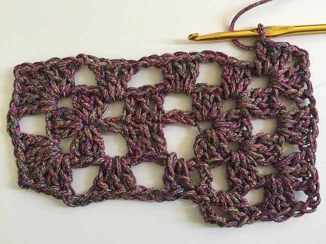 crochet granny rectangle round 3, step 2