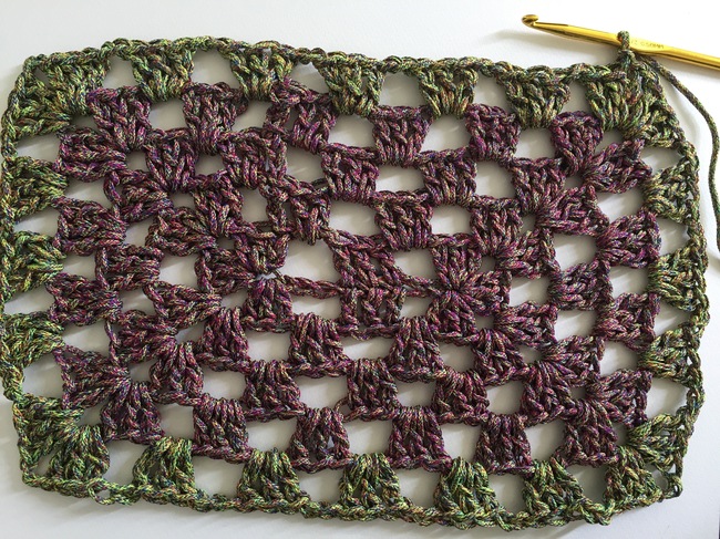 crochet granny rectangle rug, 5 rounds