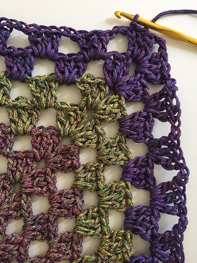 crochet granny rectangle rug, 7 rounds