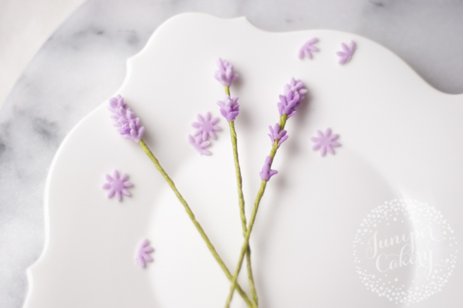 Find out how you can make fondant lavender