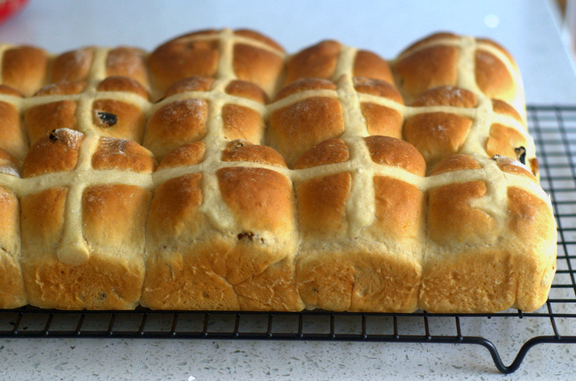 How to Make Easy, No Knead Hot Cross Buns