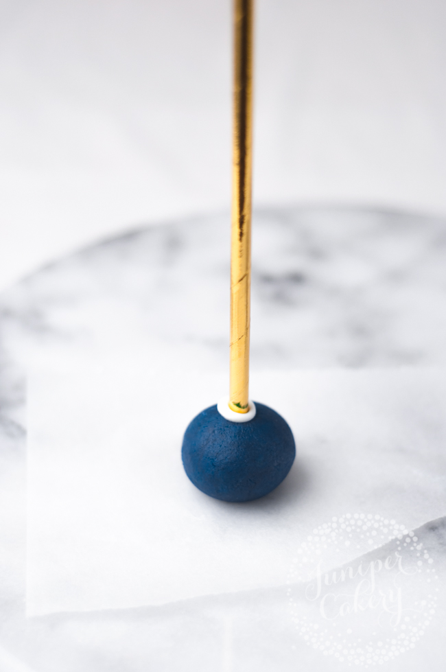 Make Memorial Day cake pops