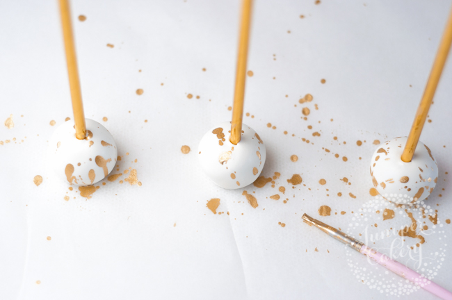 Make these cake pops for Memorial Day