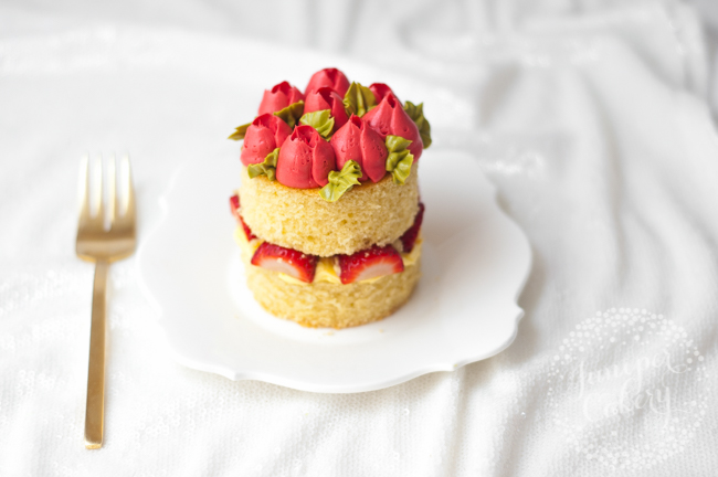 Cute and easy mini cake tutorial for Mother's Day