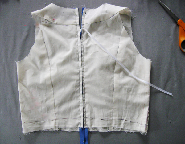 muslin back with zipper