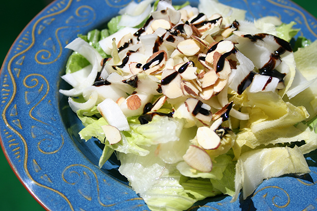 Salad with endives 