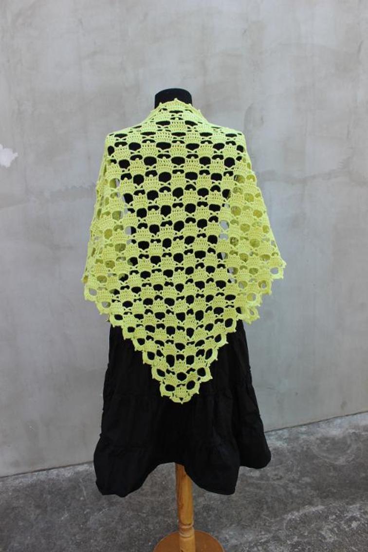 triangle green shawl