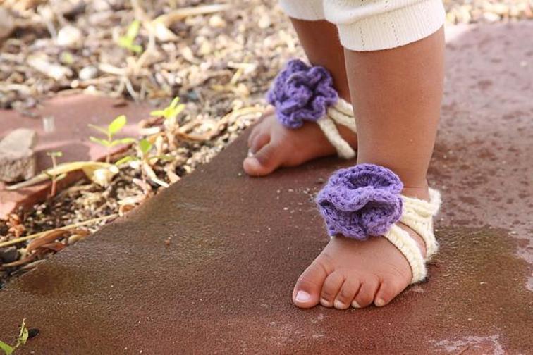 baby barefoot stripy sandals crochet pattern