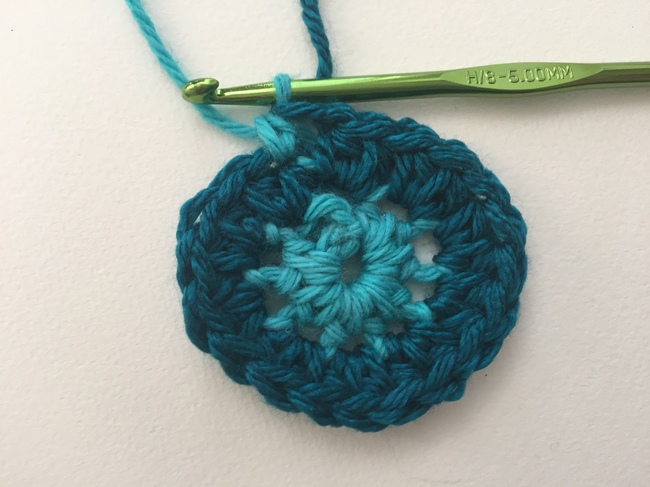 crochet spiral start round 3