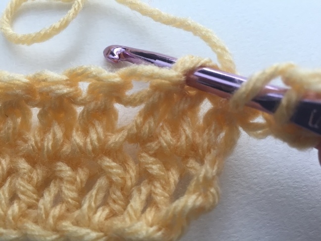 how to double crochet, step 2