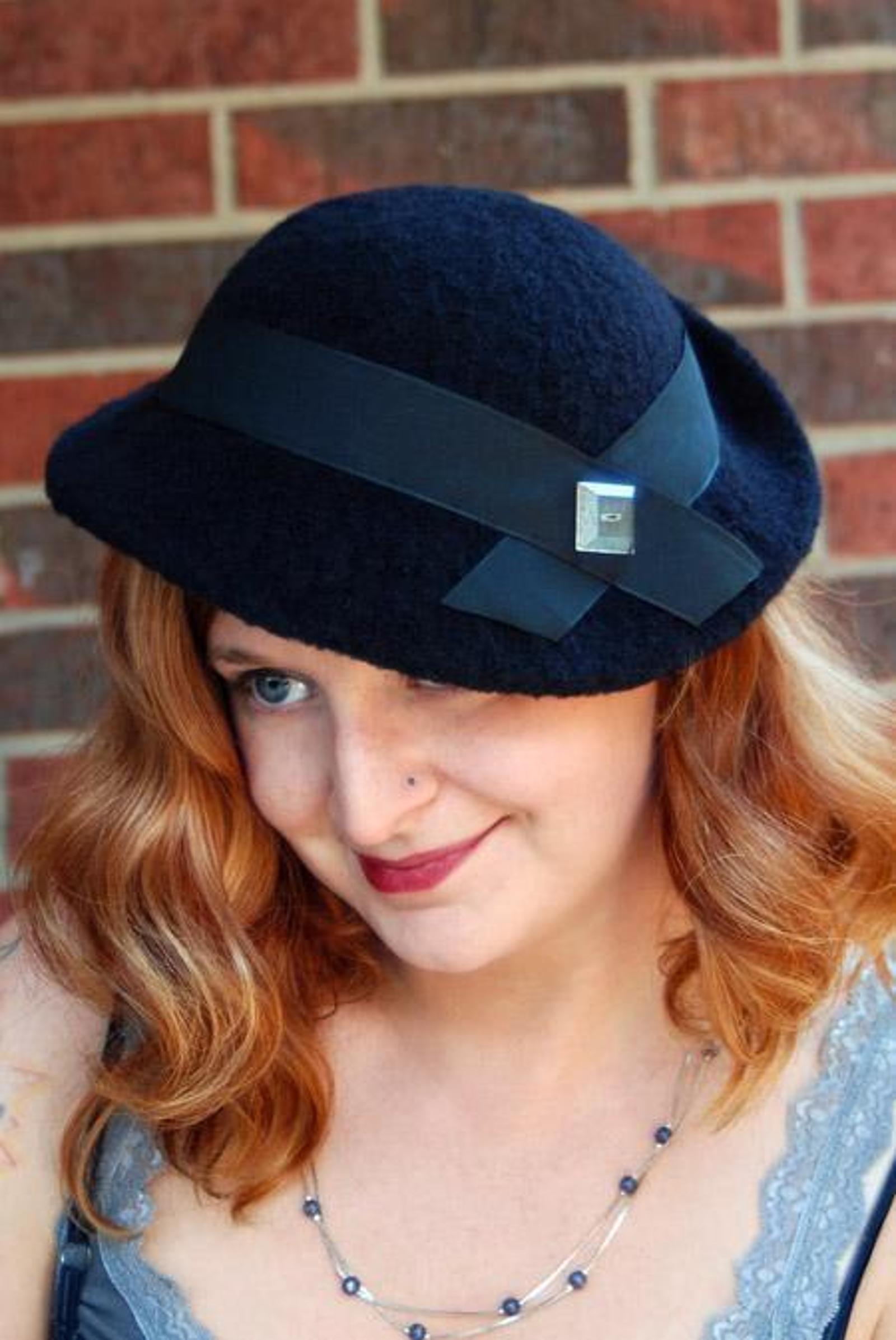 knit Evelyn Vintage Tilt Hat