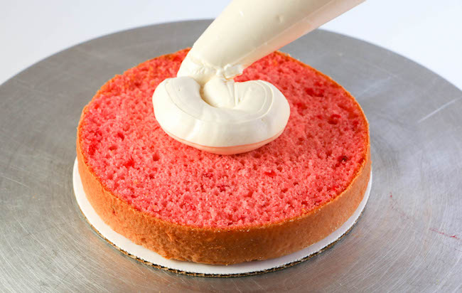 Piping a Buttercream Filling