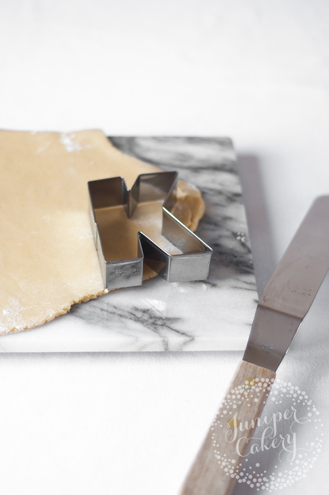 How to roll and cut out cookies