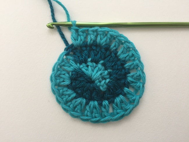two color crochet spiral 5