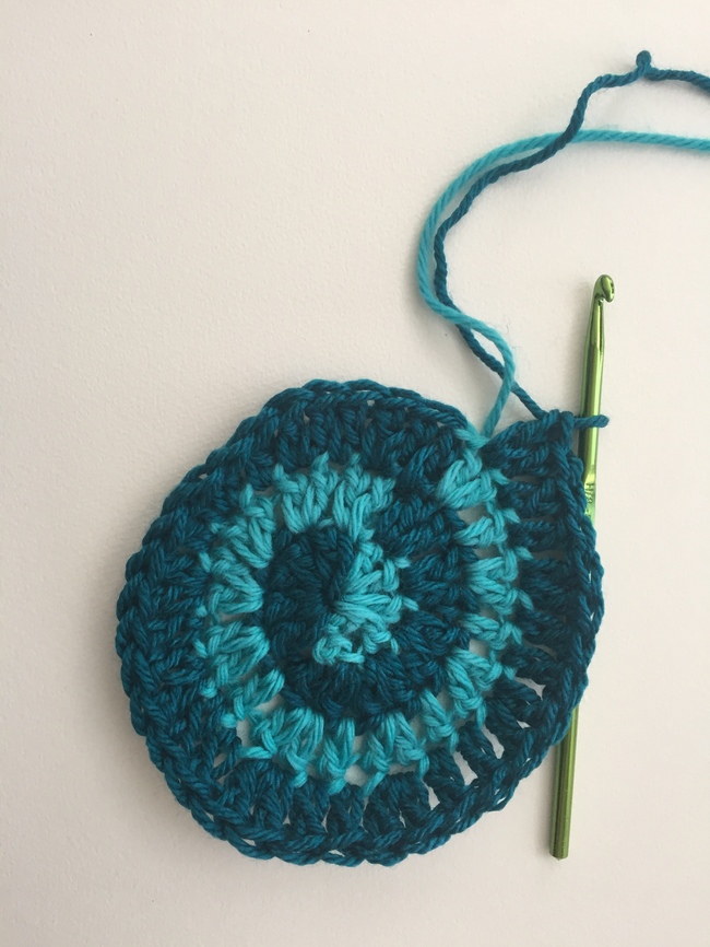 two color crochet spiral 7