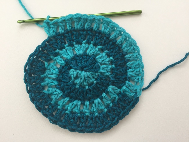 two color crochet spiral 8