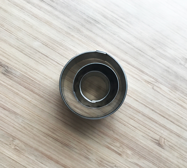 3 small round cutters