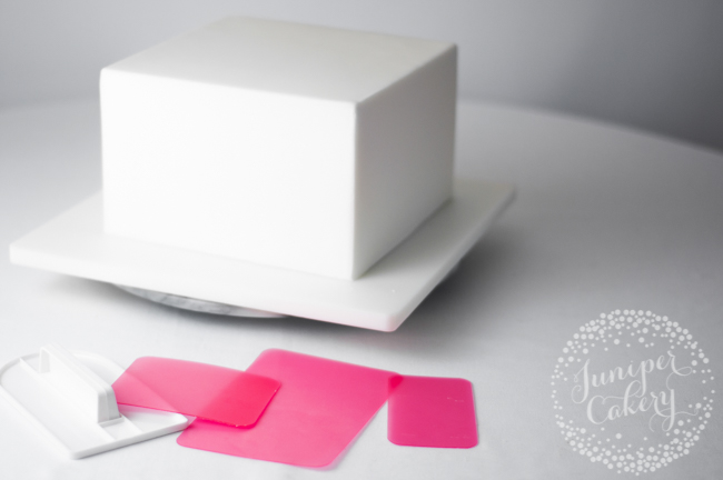 An easy way to ice a square cake with fondant