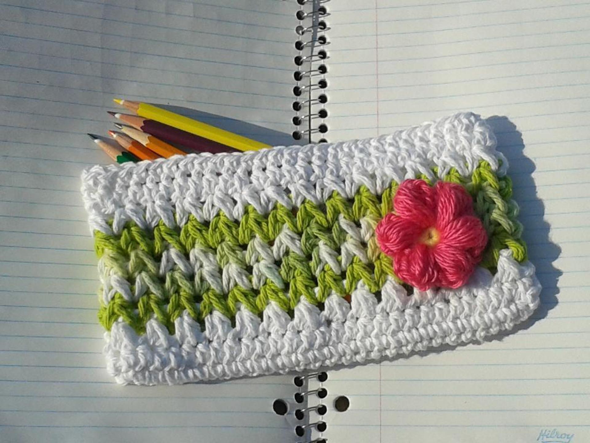 Flower pencil case crochet pattern