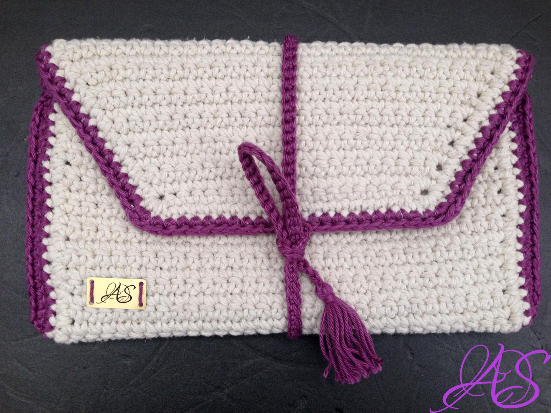 tasseled crochet pencil case pattern