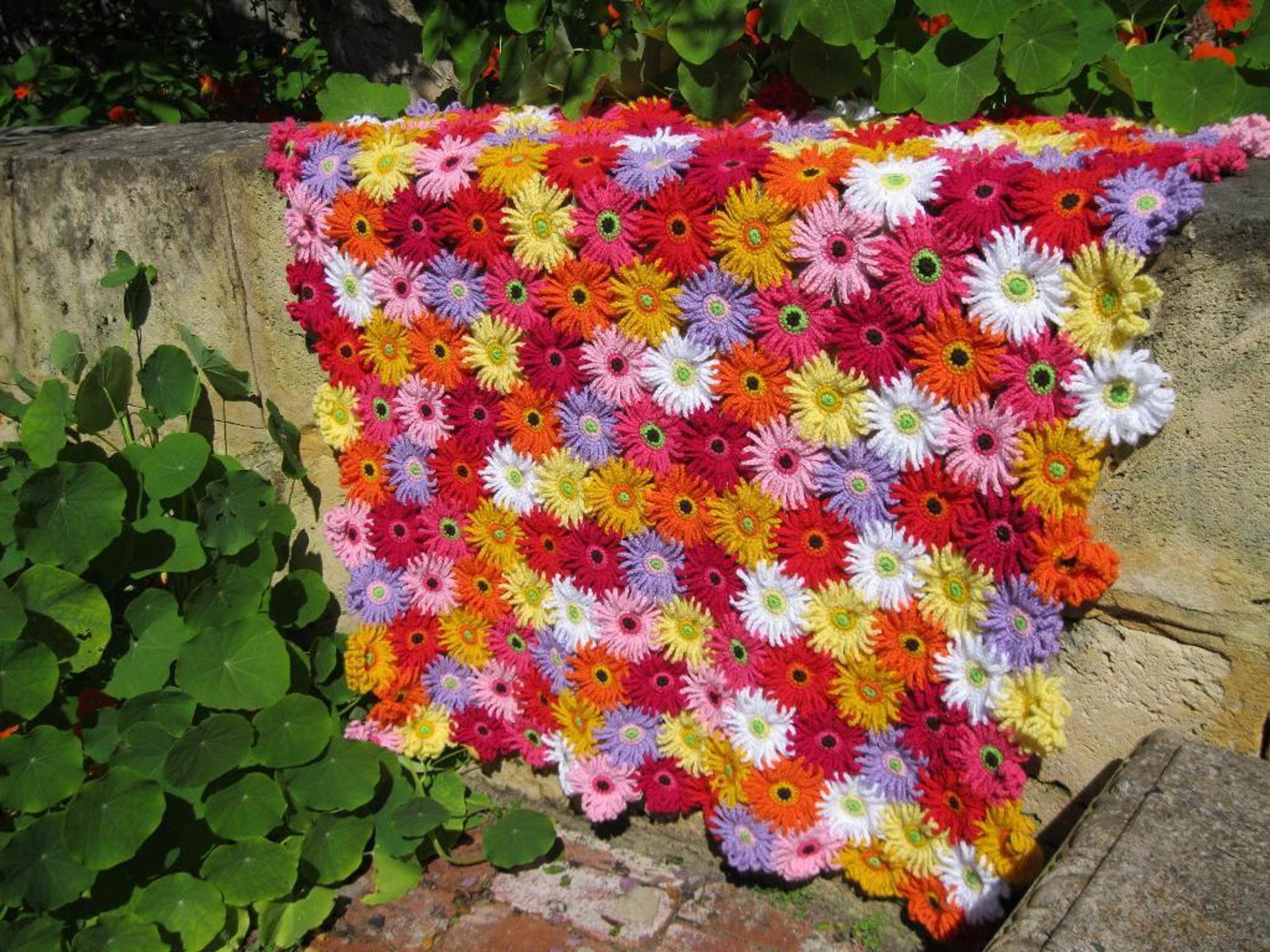 gerbera garden blanket crochet pattern