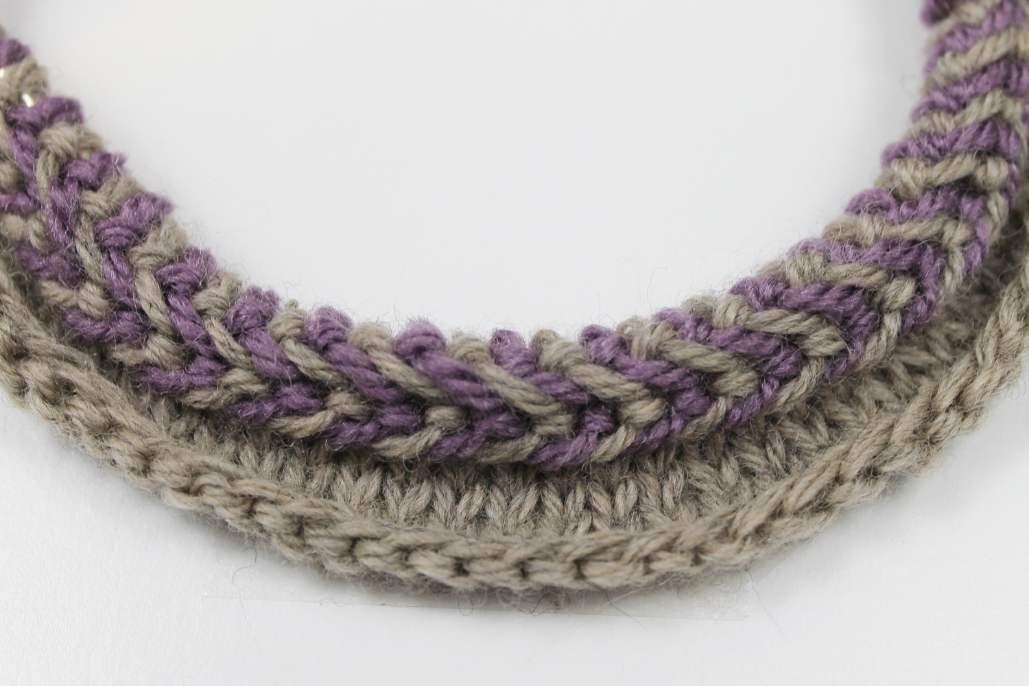 Knitting a Latvian braid