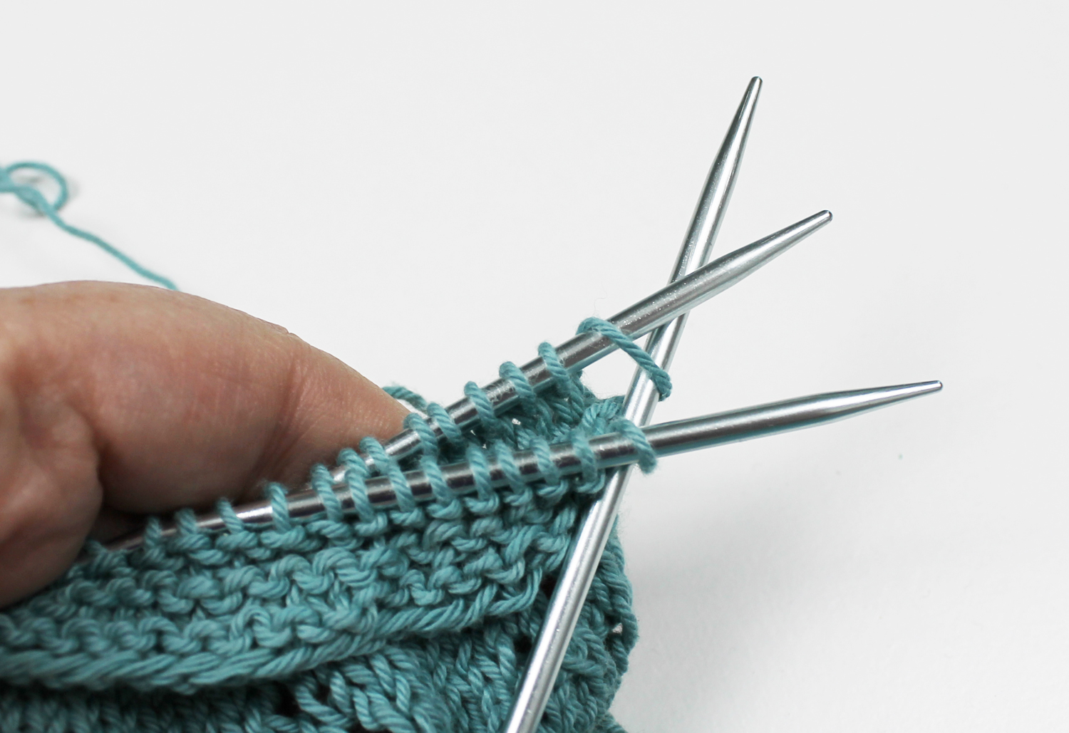 Knitting the three-needle join