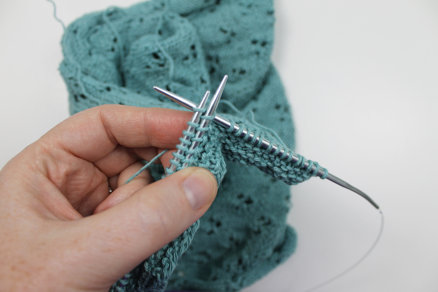 Knitting three-needle join