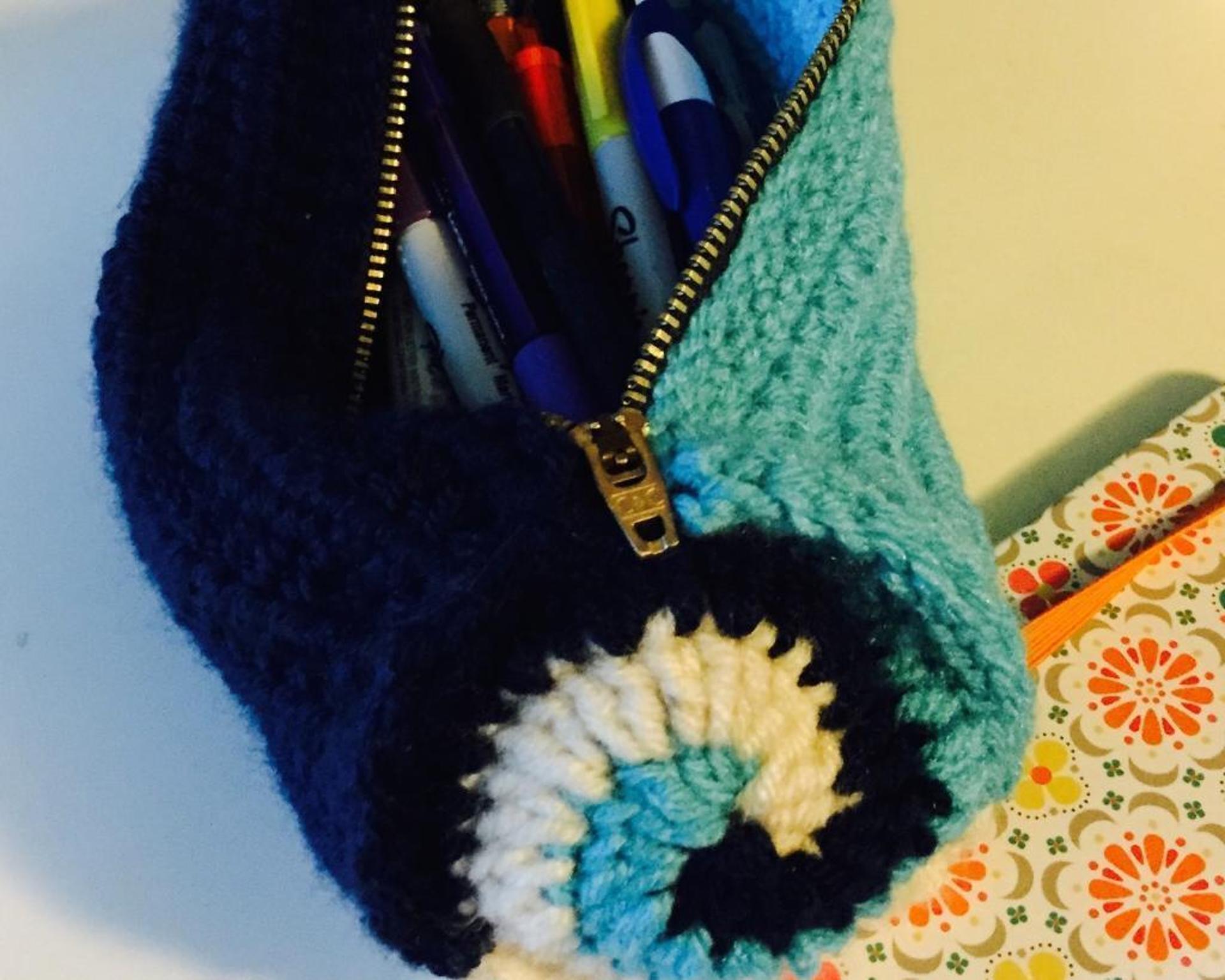 swirly pencil case crochet pattern