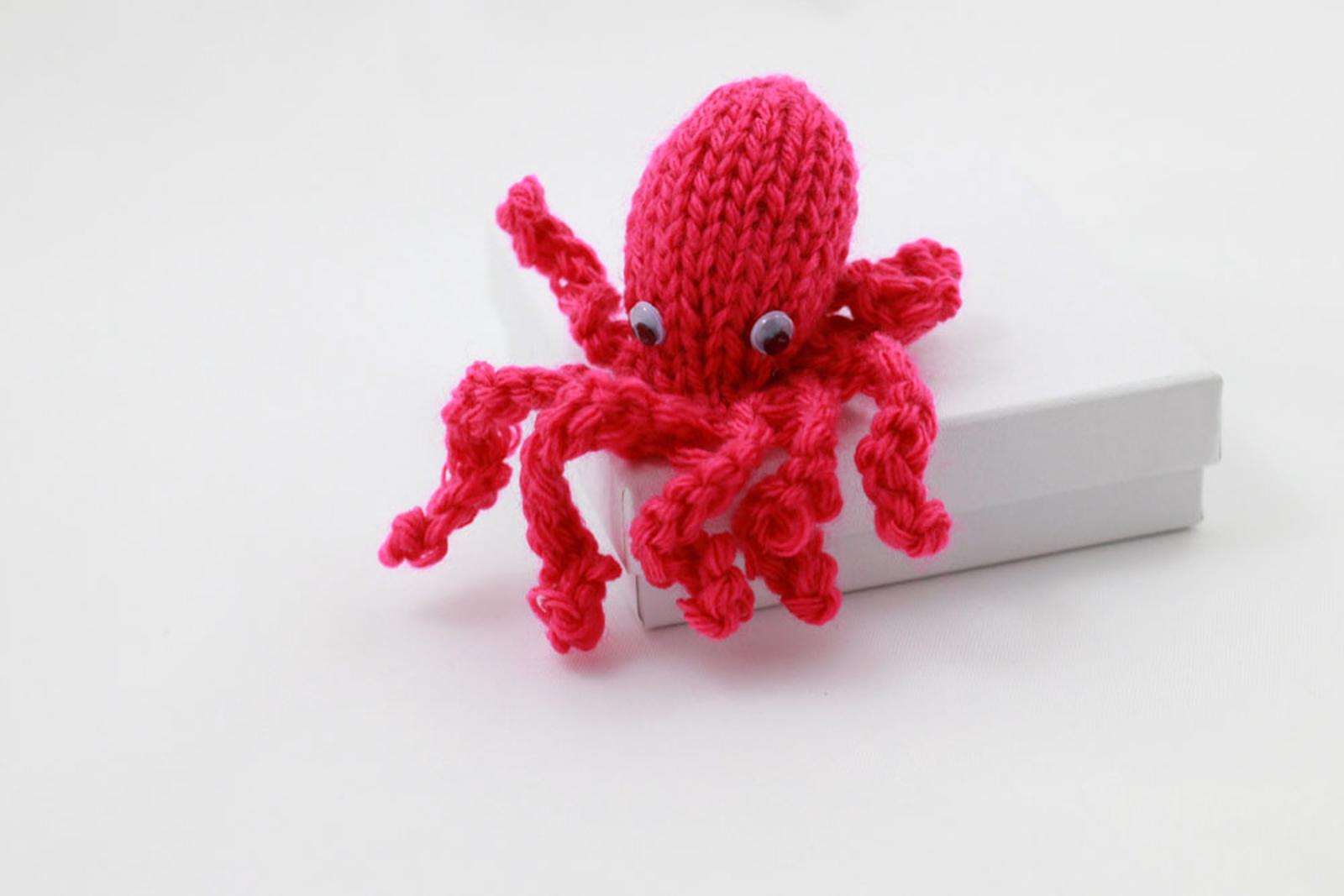 Tiny Octopus Knit Toy