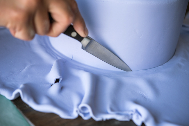 Cutting Excess Fondant off cake