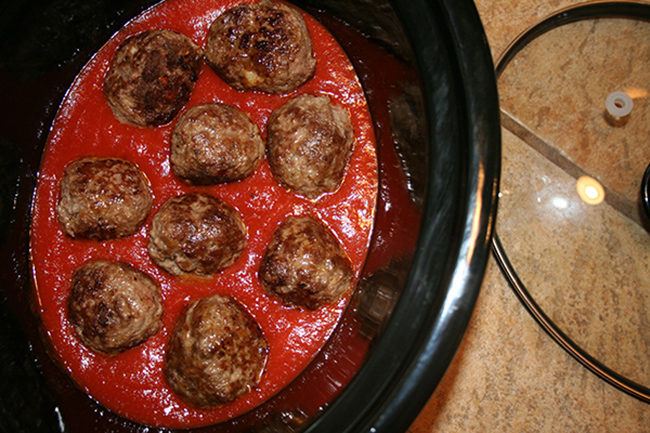 Simmer the meatballs in sauce