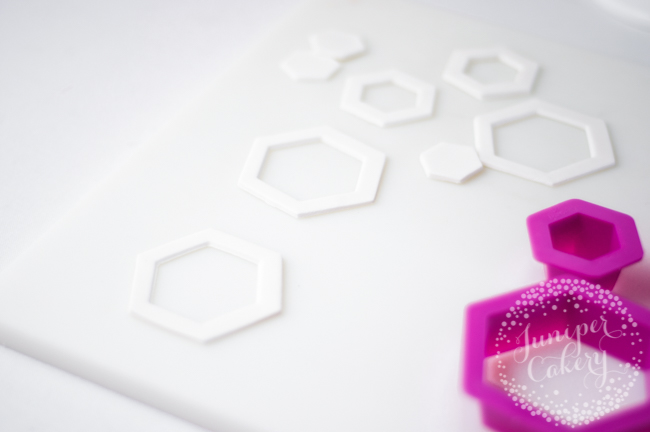 Bee cake tutorial by Juniper Cakery