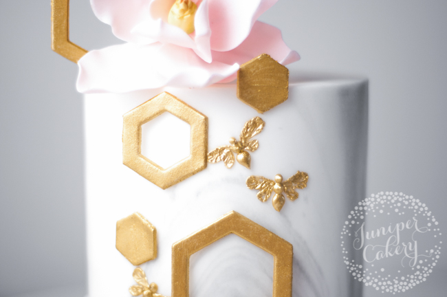 Golden bee cake tutorial by Juniper Cakery