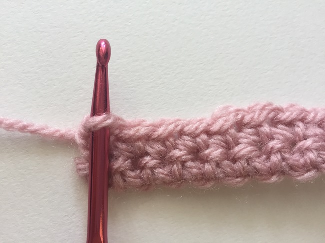 how to single crochet bow, row 2