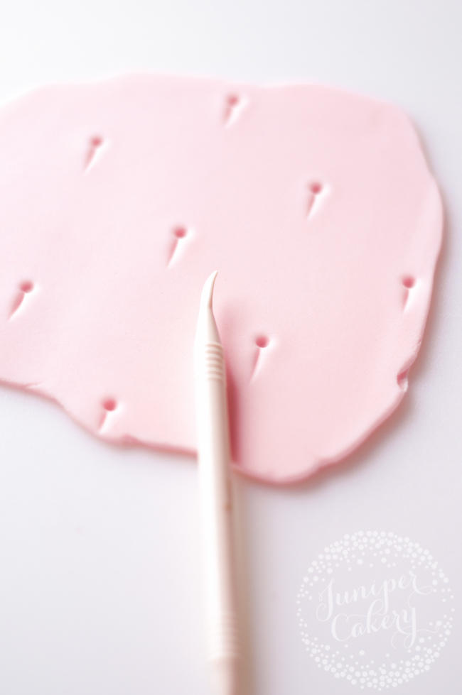 The easy way to quilt fondant for cakes, cookies and cupcakes