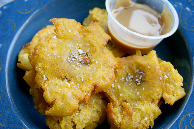 Tostones with dipping sauce
