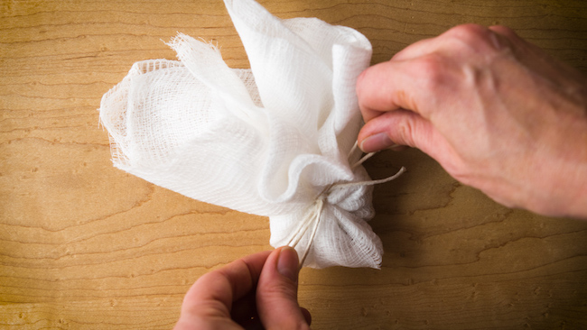 tying cheesecloth satchet