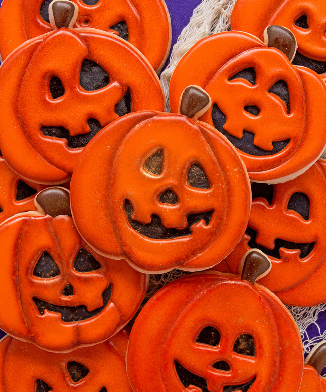 How to Make Cute Jack-O-Lantern Cookies