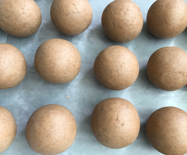 Round cake pop forms