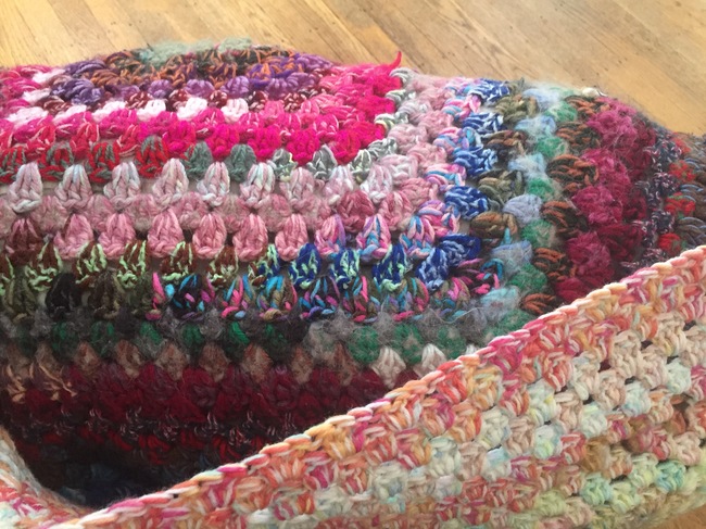 how to crochet granny square pouf