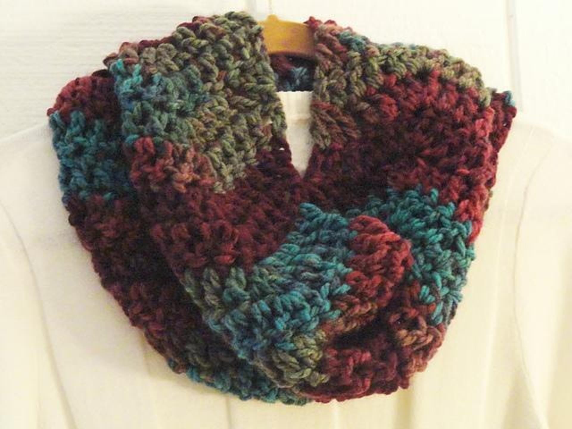 quick chevron cowl free crochet pattern