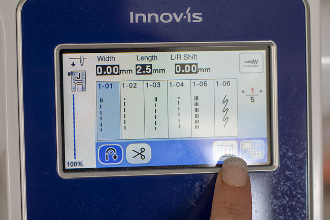 knit stitch on sewing machine display