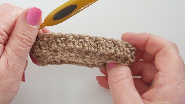 How to crochet a fingerless mitt round 2 complete