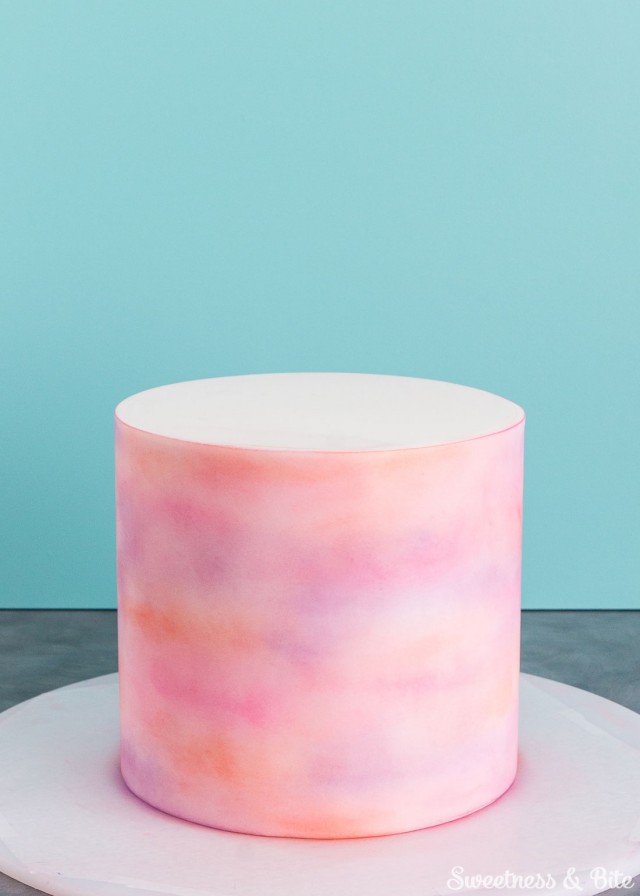 Watercolour cake tutorial with edible color dusts