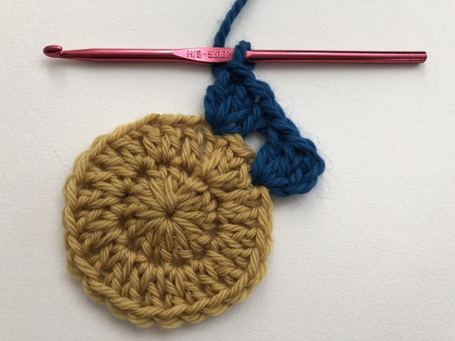 circle in granny square